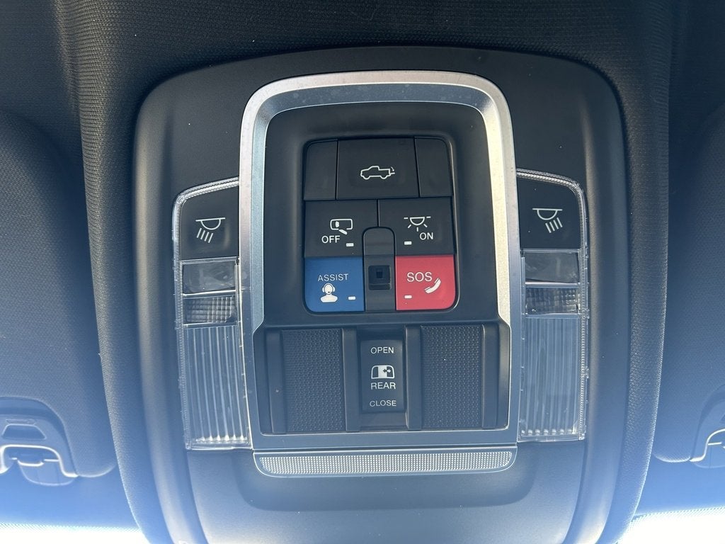 2022 RAM 1500 Limited Crew Cab 4x4 5'7" Box