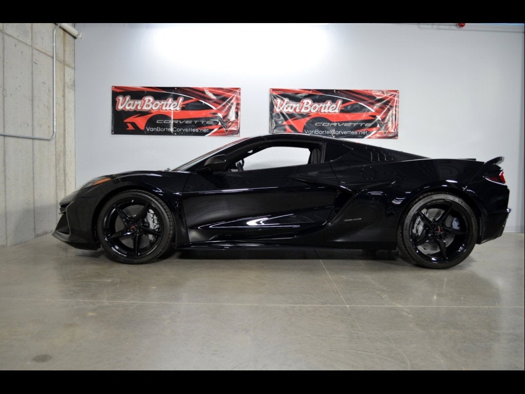 2025 Chevrolet Corvette E-Ray 2LZ