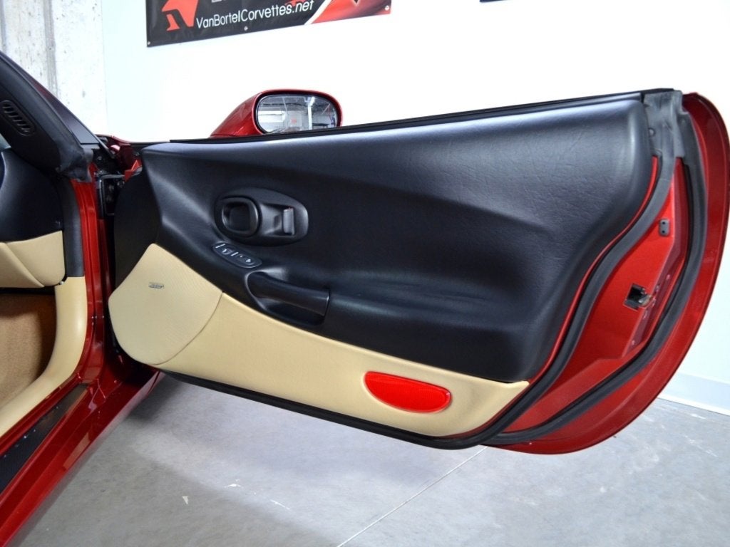 2004 Chevrolet Corvette 2DR CPE