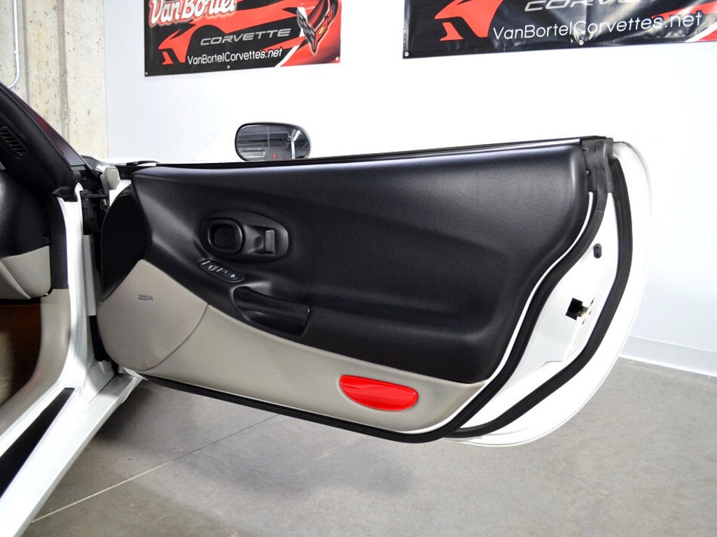 2004 Chevrolet Corvette 2DR CPE