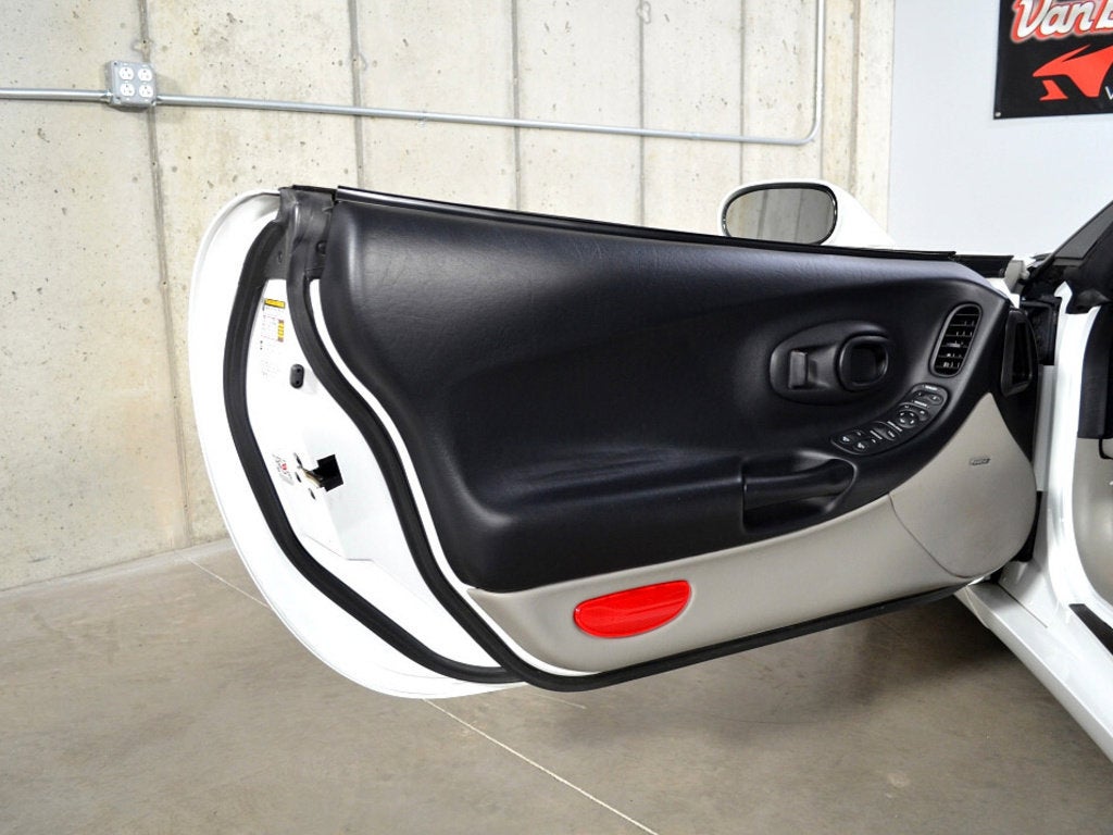 2004 Chevrolet Corvette 2DR CPE