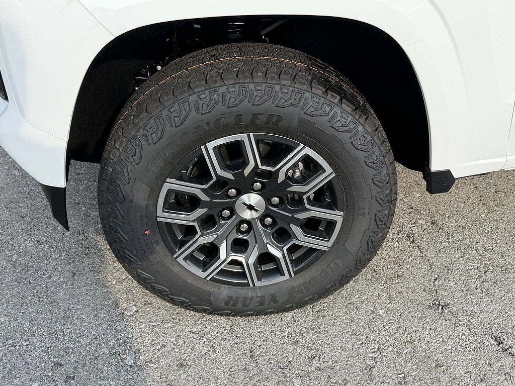 2026 Chevrolet Colorado Z71 - Photo 9