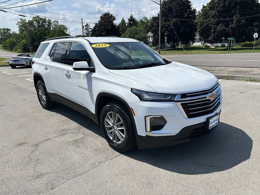 2023 Chevrolet Traverse LT Cloth