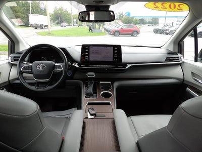 2022 Toyota Sienna XLE