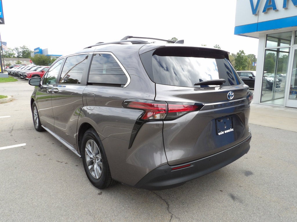 2022 Toyota Sienna XLE