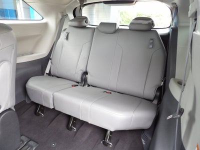 2022 Toyota Sienna XLE