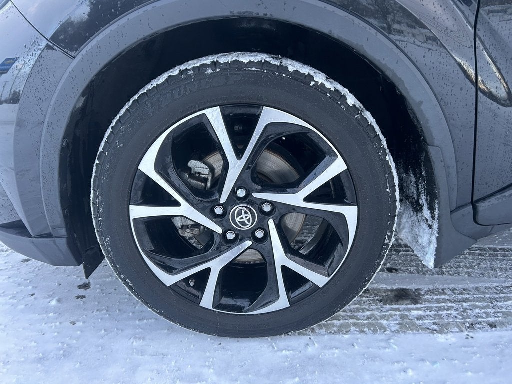 2022 Toyota C-HR XLE