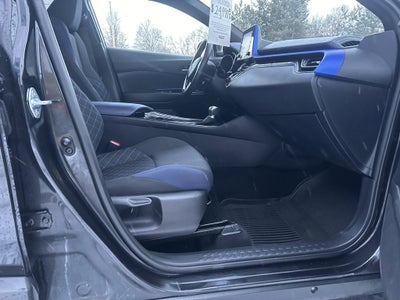 2022 Toyota C-HR XLE