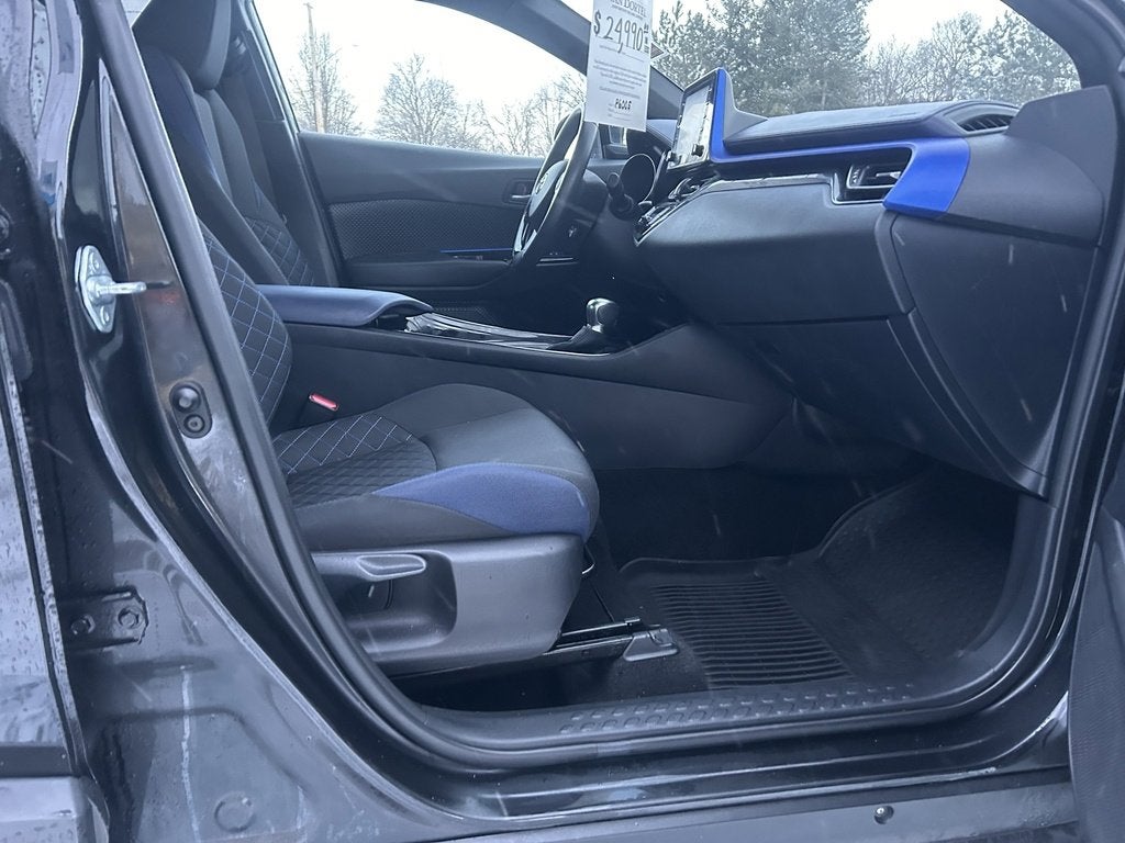 2022 Toyota C-HR XLE